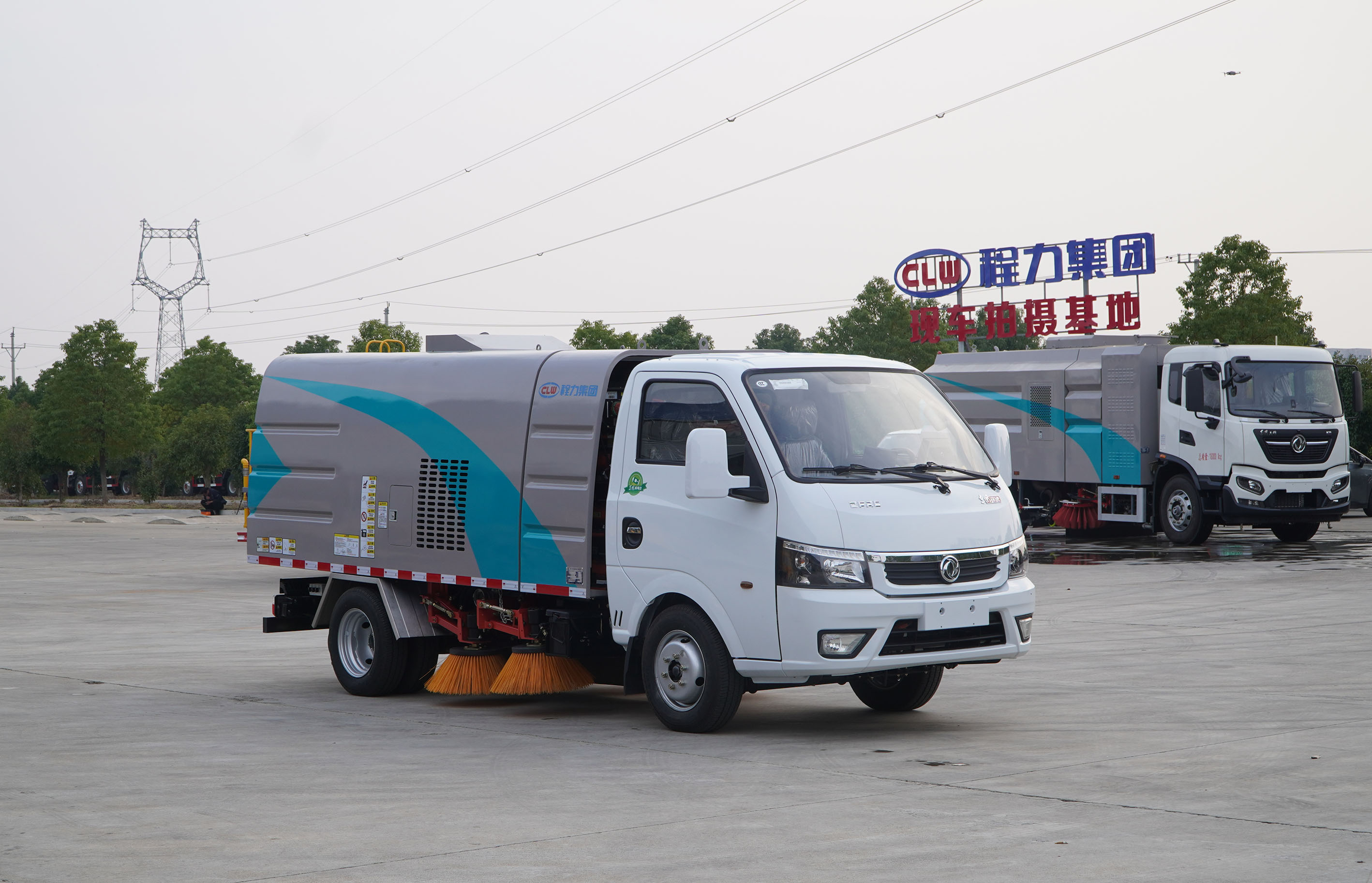 2.5方東風(fēng)途逸純電動(dòng)高端掃路車