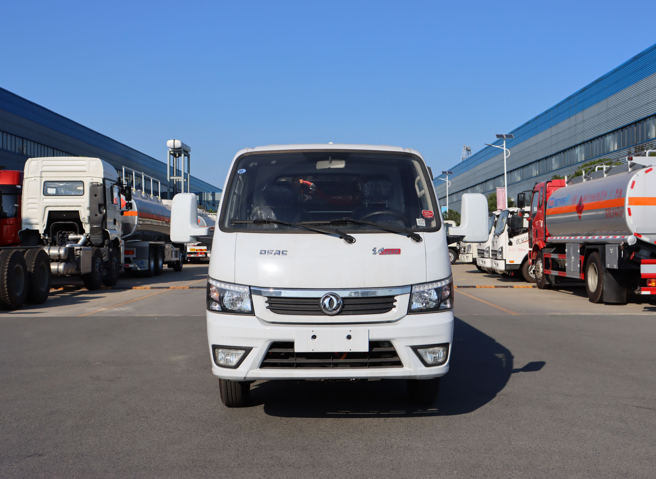 東風(fēng)途逸純電動(dòng)2.5方掃路車(chē)圖片2