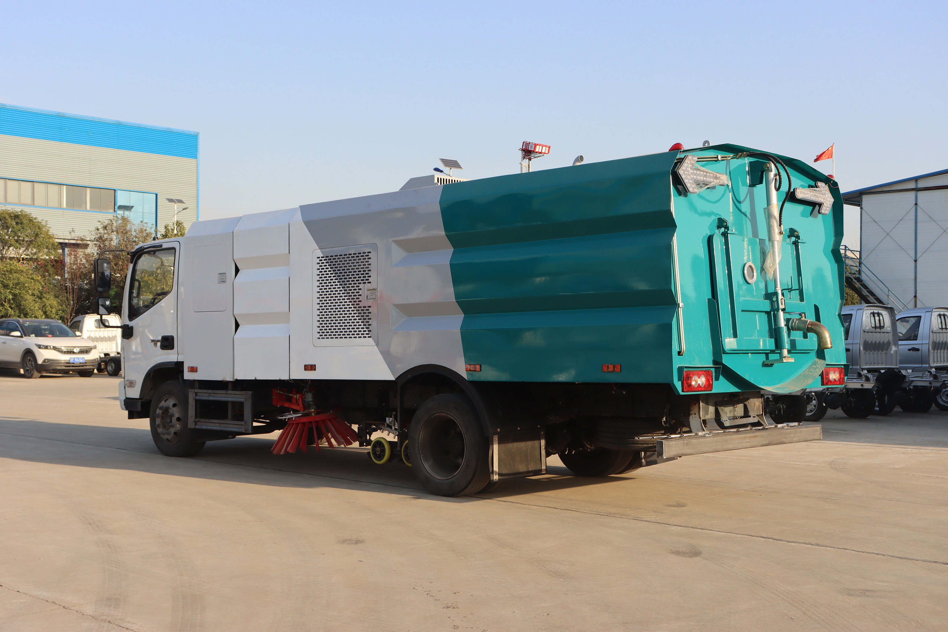 福田9方純電動(dòng)多功能洗掃車(chē)圖片4