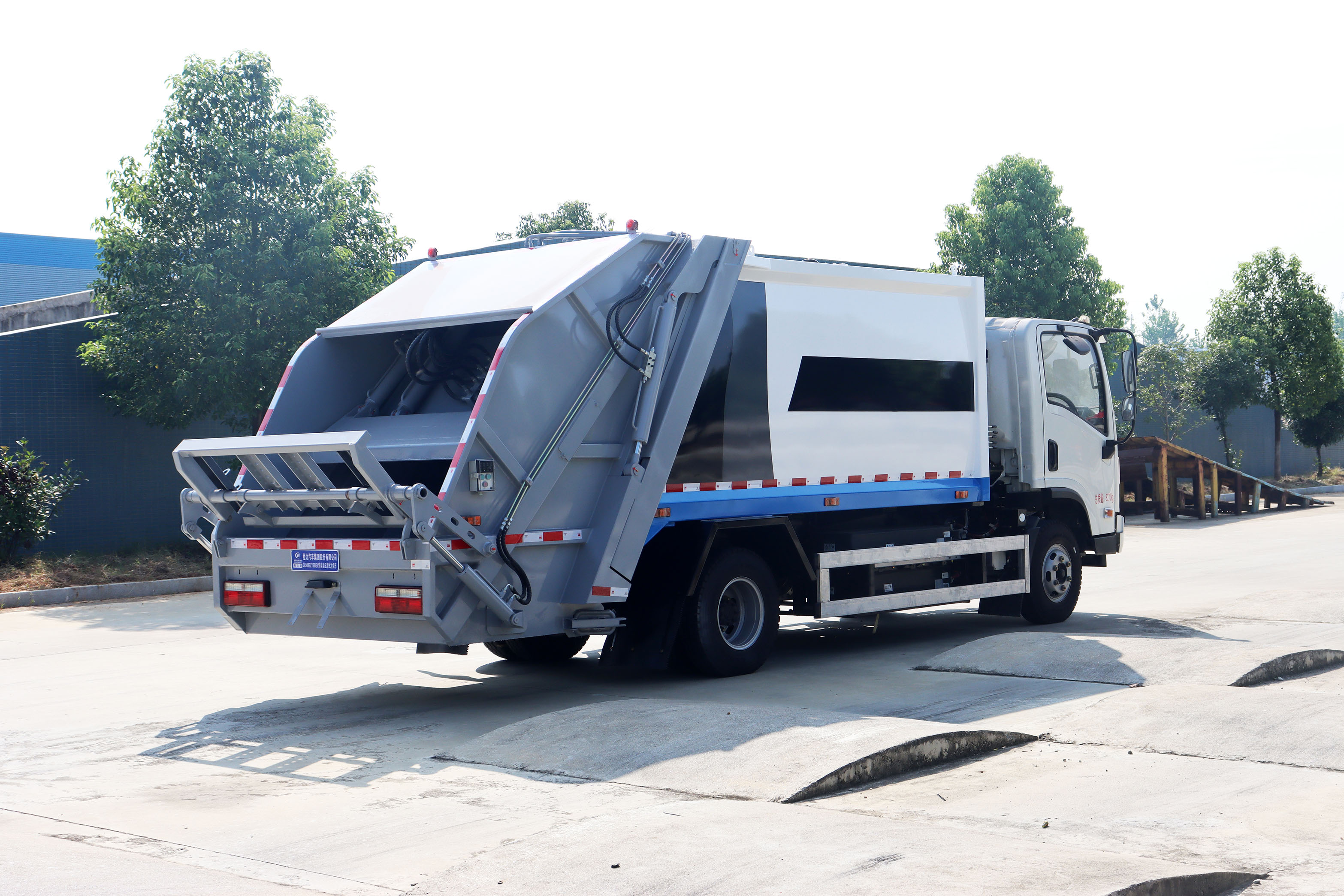 東風(fēng)華神6方純電動高端壓縮垃圾車圖片5
