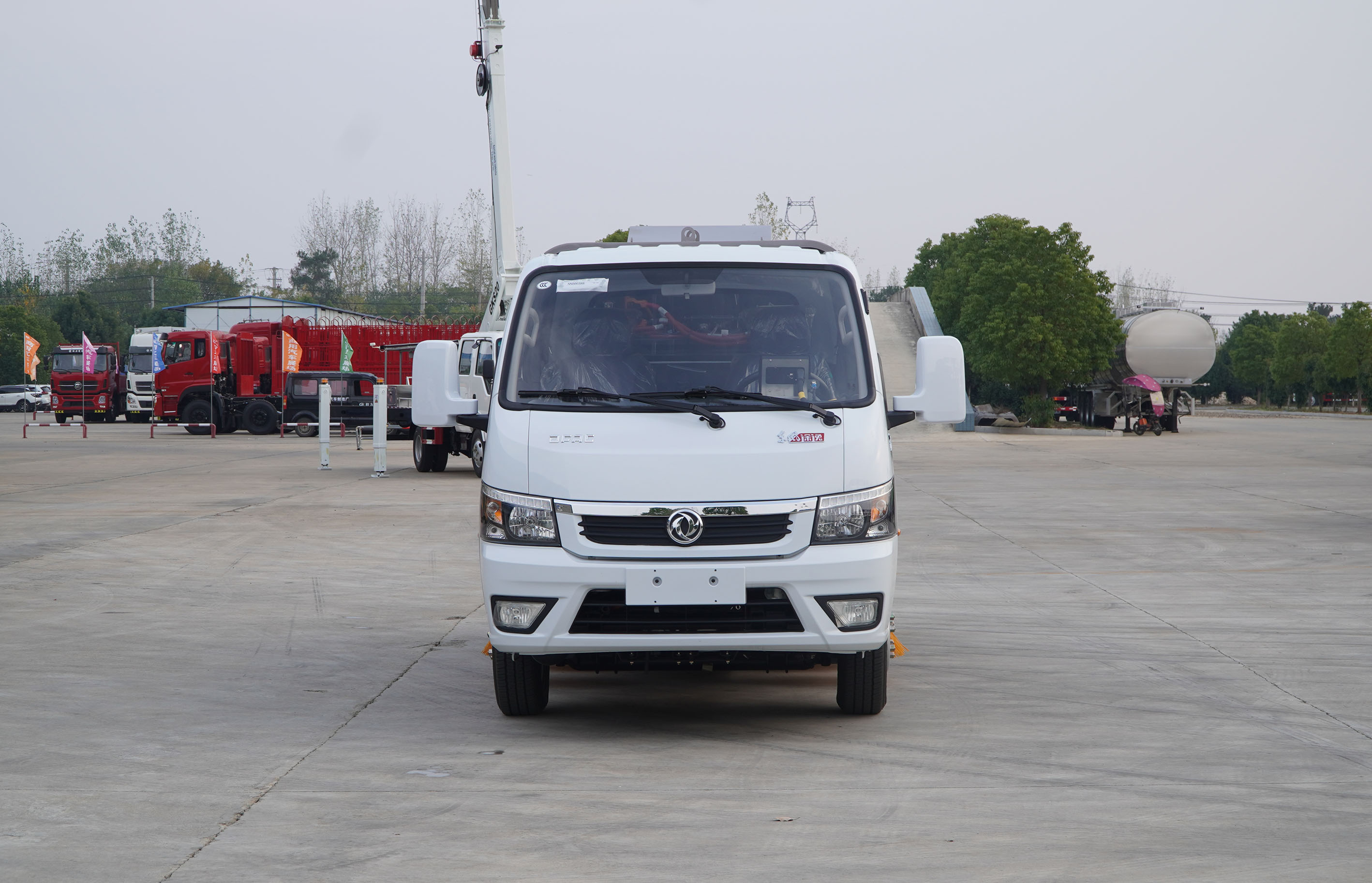 2.5方東風(fēng)途逸純電動(dòng)高端掃路車圖片2