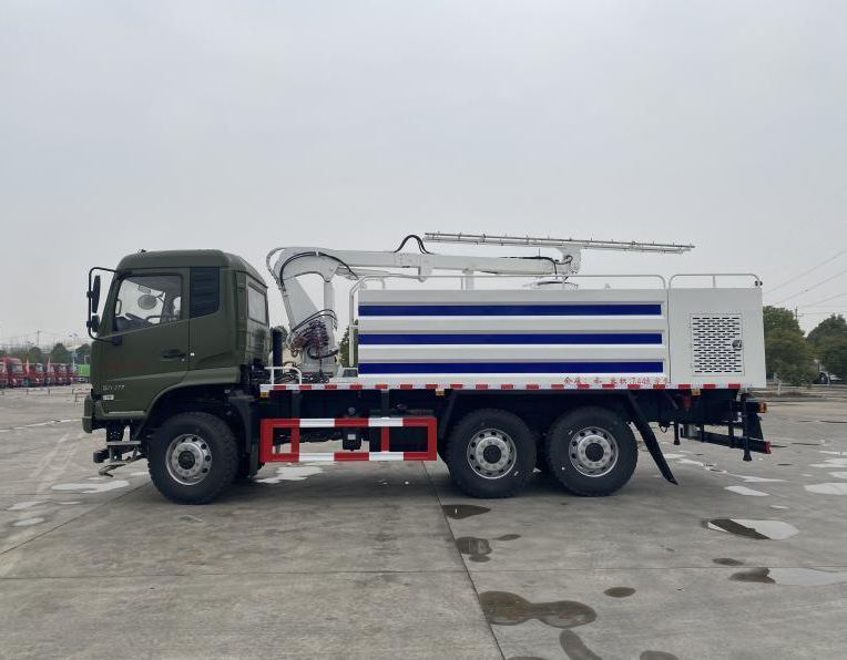 東風天錦六驅6X6光伏板清洗車圖片4