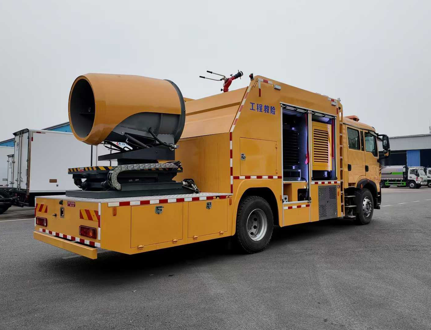 重汽豪沃工程救險搶險車圖片3